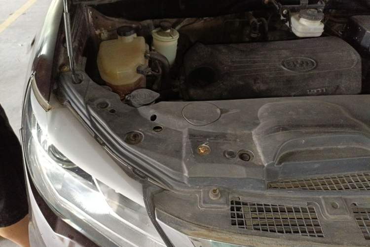 Used BYD S7 2016 1.5T Manual Luxury Edition Engine Bay Right