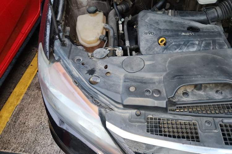 Used BYD S7 2016 2.0T Automatic Prestige Edition Engine Bay Right