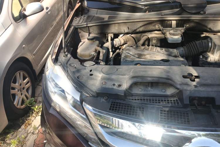 Used BYD S7 2016 2.0T Automatic Prestige Plus Engine Bay Right