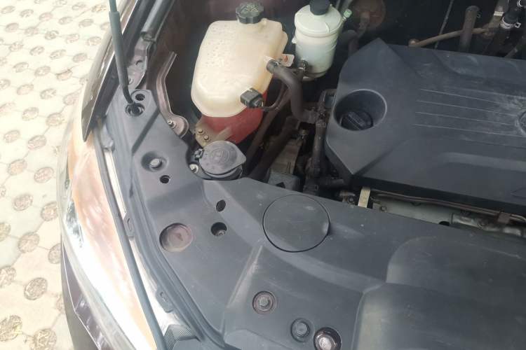 Used BYD S7 2016 1.5T Manual Luxury Edition Engine Bay Right
