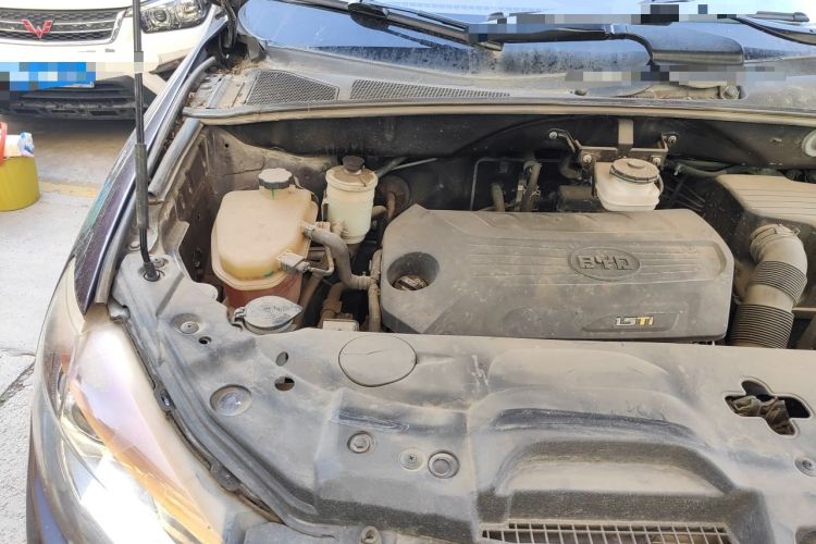Used BYD S7 2016 1.5T Manual Luxury Edition Engine Bay Right