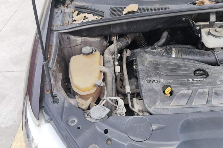 Used BYD S7 2016 2.0T Automatic Prestige Edition Engine Bay Right