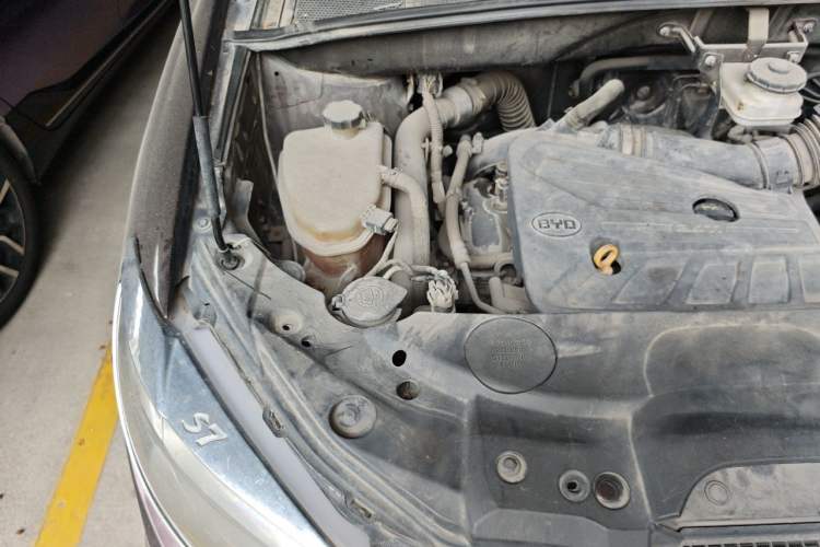 Used BYD S7 2016 2.0T Automatic Prestige Edition Engine Bay Right
