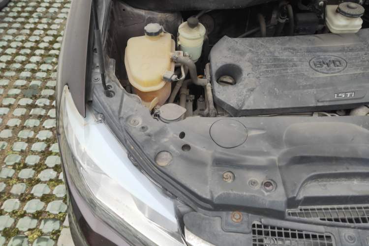 Used BYD S7 2016 1.5T Manual Luxury Edition Engine Bay Right