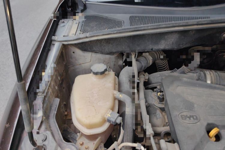 Used BYD S7 2016 2.0T Automatic Prestige Plus Engine Bay Right