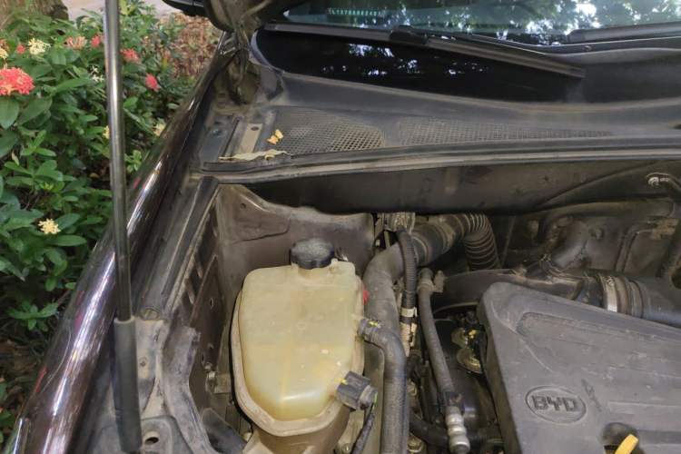 Used BYD S7 2016 2.0T Automatic Prestige Edition Engine Bay Right