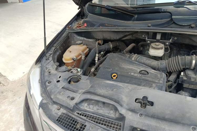 Used BYD S7 2016 2.0T Automatic Prestige Edition Engine Bay Right