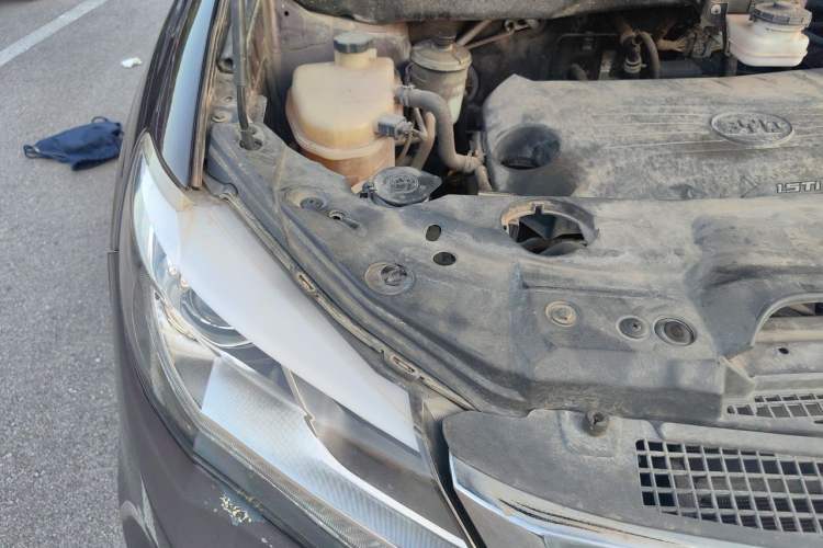 Used BYD S7 2016 1.5T Manual Luxury Edition Engine Bay Right