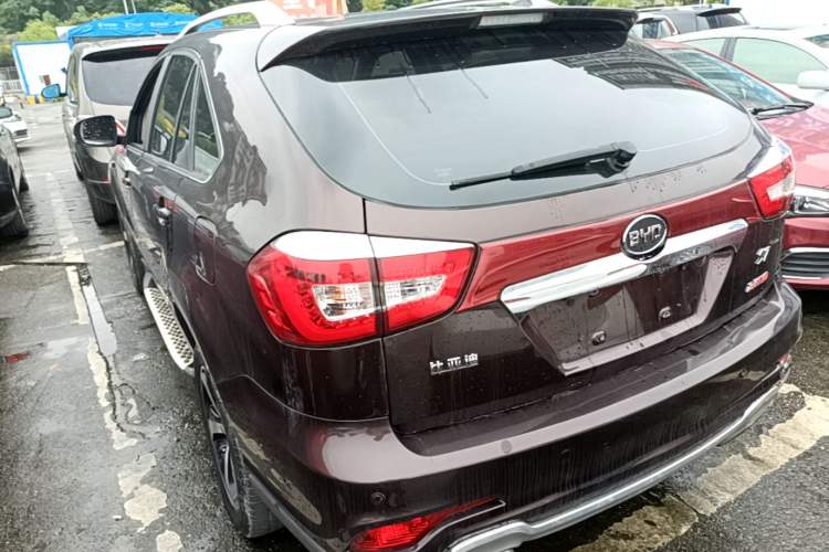 Used BYD S7 2016 2.0T Automatic Prestige Plus Exterior 2