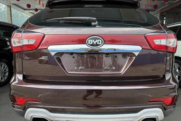 Used BYD S7 2016 2.0T Automatic Prestige Plus Exterior 4