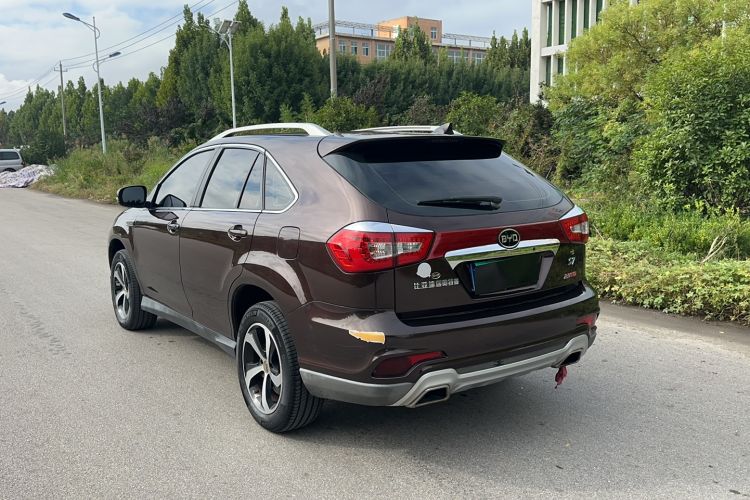 Used BYD S7 2016 2.0T Automatic Prestige Plus Exterior 4