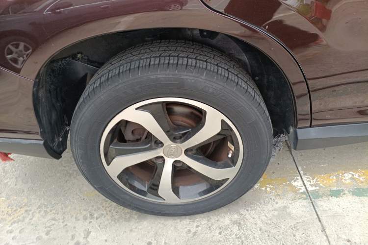 Used BYD S7 2016 2.0T Automatic Prestige Plus Exterior 5