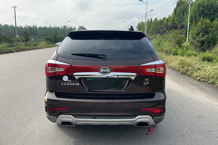 Used BYD S7 2016 2.0T Automatic Prestige Plus Exterior 5