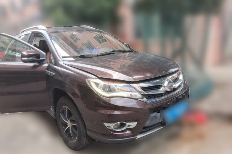 Used BYD S7 2016 1.5T Manual Luxury Edition Front Right 45 Deg