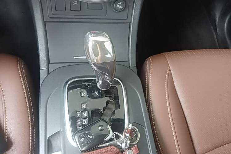 Used BYD S7 2016 2.0T Automatic Prestige Plus Gear Lever