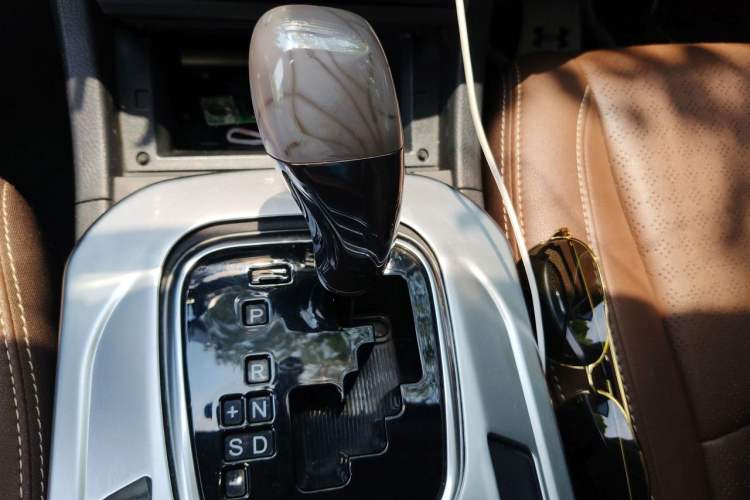 Used BYD S7 2016 2.0T Automatic Prestige Plus Gear Lever