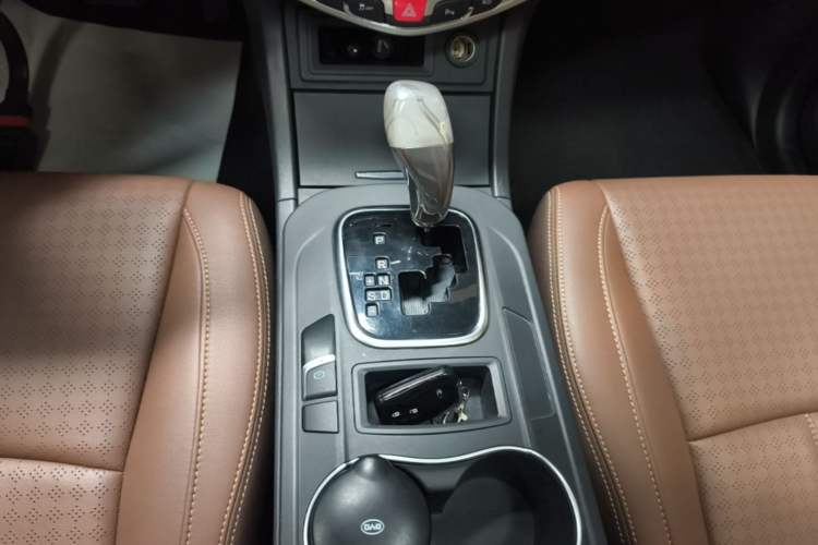 Used BYD S7 2016 2.0T Automatic Prestige Edition Gear Lever