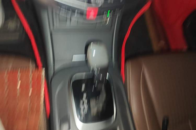 Used BYD S7 2016 2.0T Automatic Prestige Plus Gear Lever