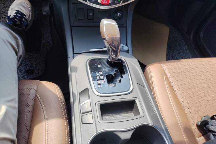 Used BYD S7 2016 2.0T Automatic Prestige Plus Gear Lever