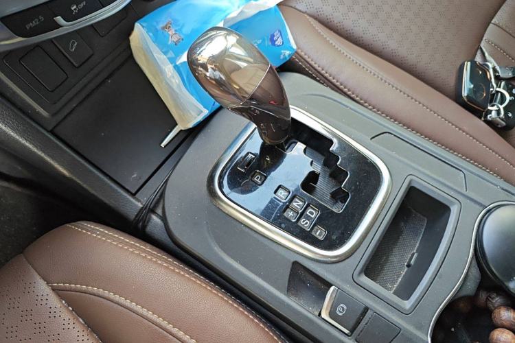 Used BYD S7 2016 2.0T Automatic Prestige Plus Gear Lever