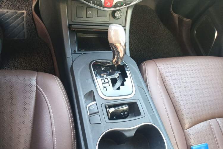 Used BYD S7 2016 2.0T Automatic Prestige Plus Gear Lever