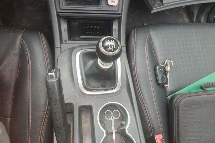 Used BYD S7 2016 1.5T Manual Luxury Edition Gear Lever