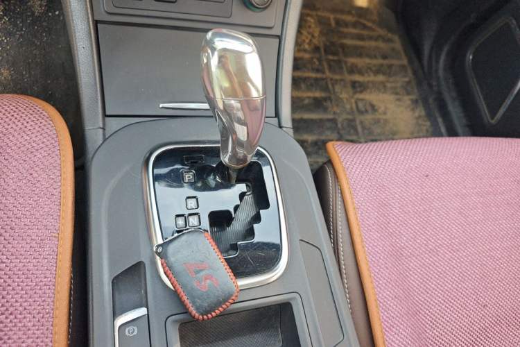 Used BYD S7 2016 2.0T Automatic Prestige Plus Gear Lever
