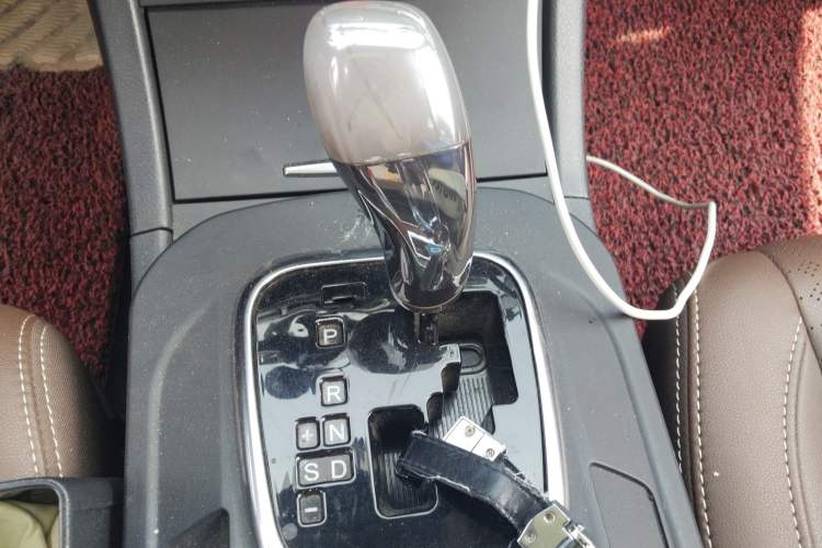 Used BYD S7 2016 2.0T Automatic Prestige Plus Gear Lever