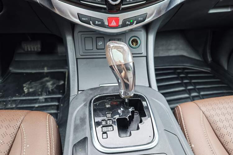 Used BYD S7 2016 2.0T Automatic Flagship Plus Gear Lever