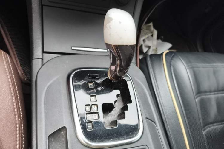 Used BYD S7 2016 2.0T Automatic Prestige Plus Gear Lever