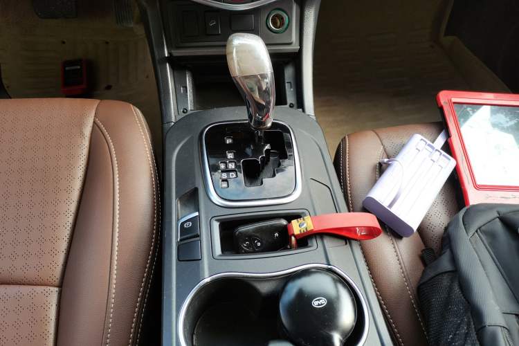 Used BYD S7 2016 2.0T Automatic Prestige Plus Gear Lever