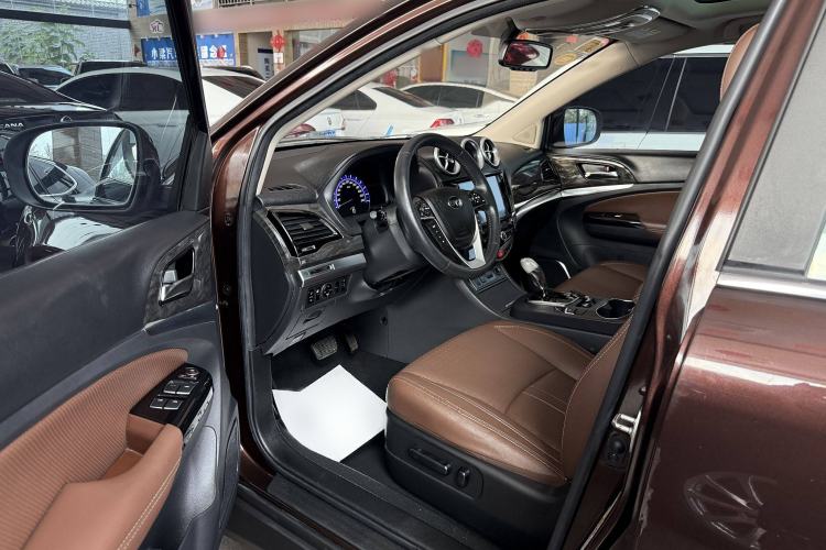 Used BYD S7 2016 2.0T Automatic Prestige Plus Interior 1