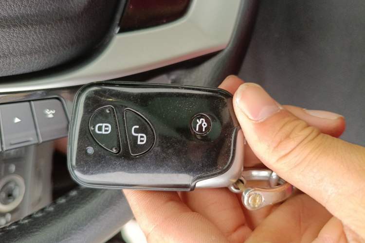 Used BYD S7 2016 2.0T Automatic Prestige Plus Interior 1