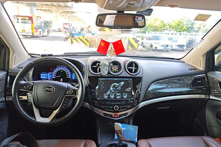 Used BYD S7 2016 2.0T Automatic Prestige Plus Interior 2