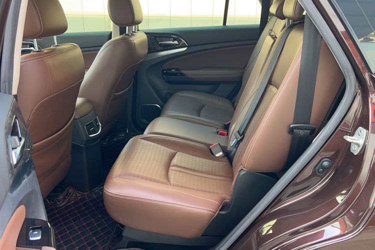 Used BYD S7 2016 2.0T Automatic Flagship Version Interior 2
