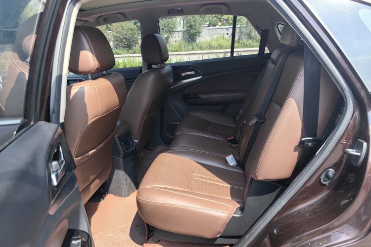 Used BYD S7 2016 2.0T Automatic Prestige Plus Interior 2