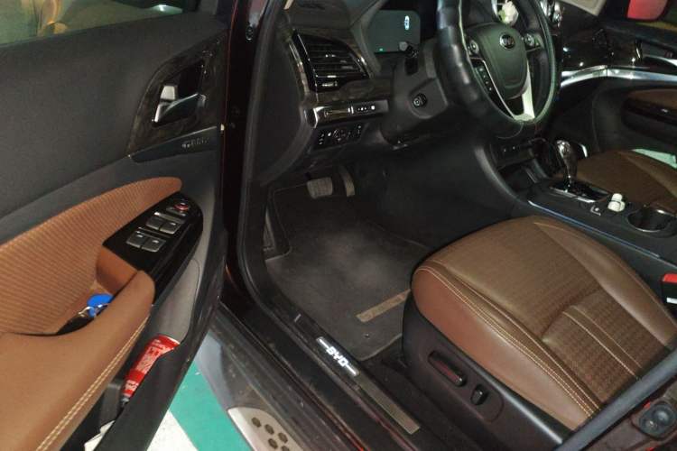 Used BYD S7 2016 2.0T Automatic Flagship Plus Interior 3