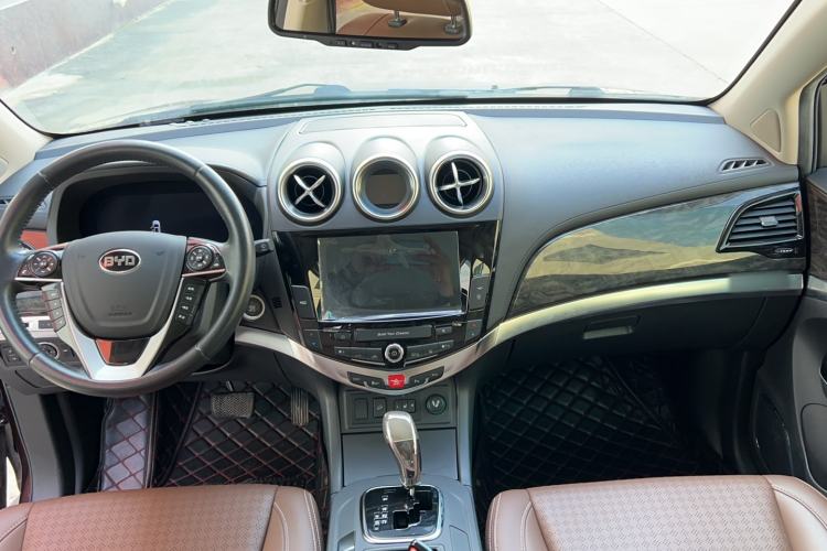 Used BYD S7 2016 2.0T Automatic Flagship Version Interior 3