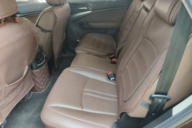 Used BYD S7 2016 2.0T Automatic Prestige Plus Interior 4