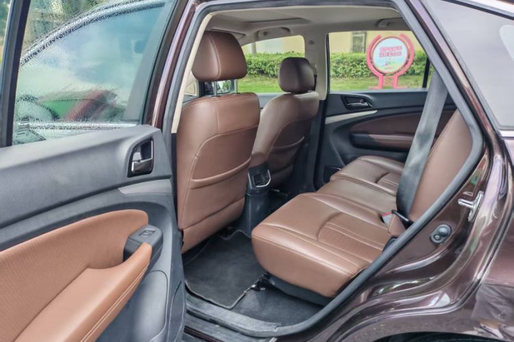 Used BYD S7 2016 2.0T Automatic Prestige Edition Interior 5