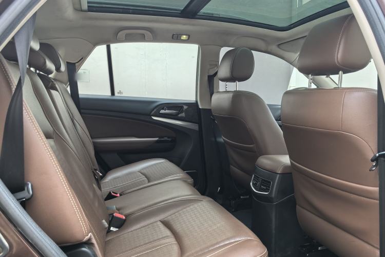 Used BYD S7 2016 2.0T Automatic Prestige Plus Interior 5
