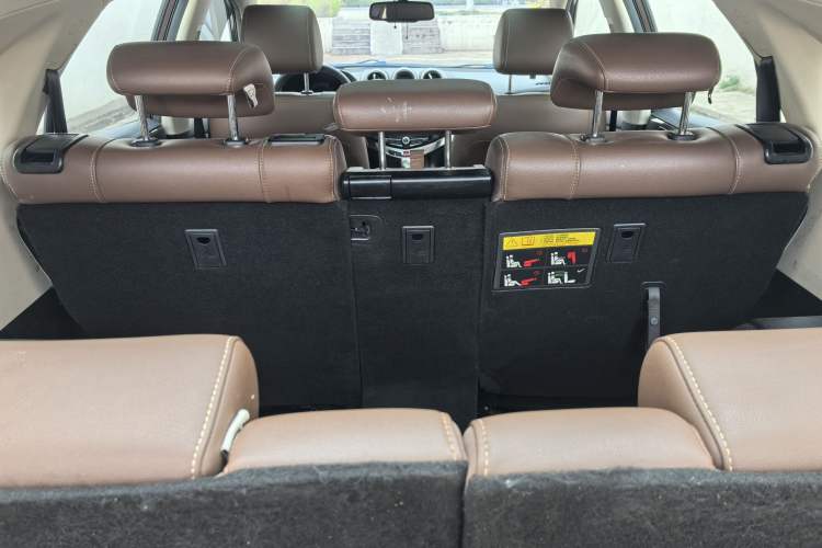 Used BYD S7 2016 2.0T Automatic Prestige Plus Interior 6