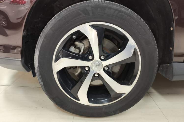 Used BYD S7 2016 2.0T Automatic Prestige Edition Left Front Wheel Hub