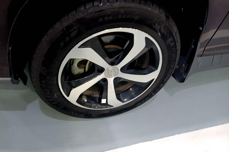 Used BYD S7 2016 2.0T Automatic Prestige Edition Left Front Wheel Hub