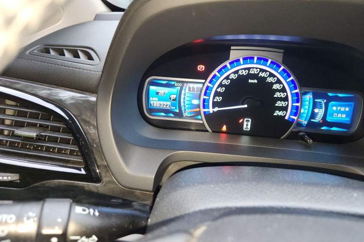 Used BYD S7 2016 2.0T Automatic Prestige Edition Odometer Close Up
