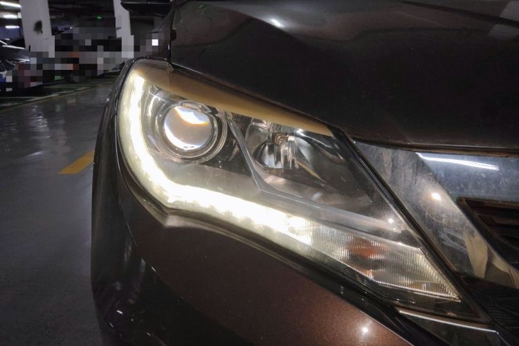 Used BYD S7 2016 2.0T Automatic Prestige Plus Right Front Headlight