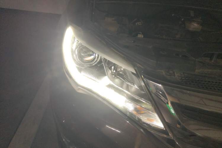 Used BYD S7 2016 2.0T Automatic Prestige Plus Right Front Headlight