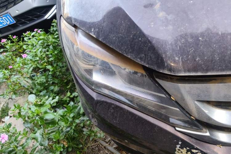 Used BYD S7 2016 2.0T Automatic Prestige Plus Right Front Headlight
