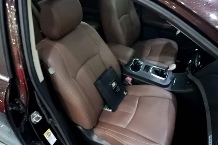 Used BYD S7 2016 2.0T Automatic Prestige Edition Right Front Seat