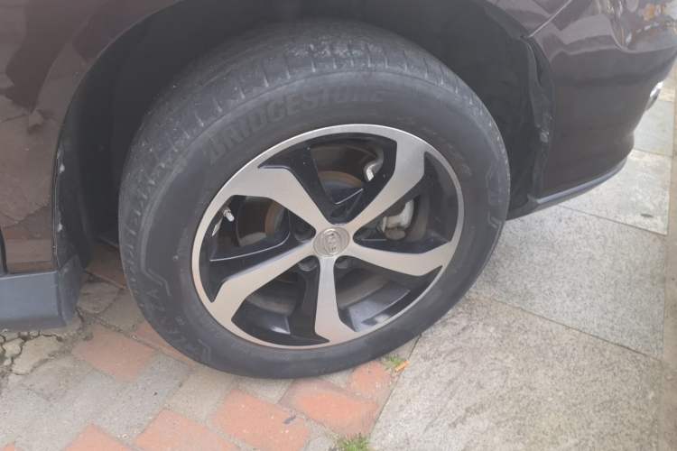 Used BYD S7 2016 2.0T Automatic Prestige Plus Right Front Wheel Hub